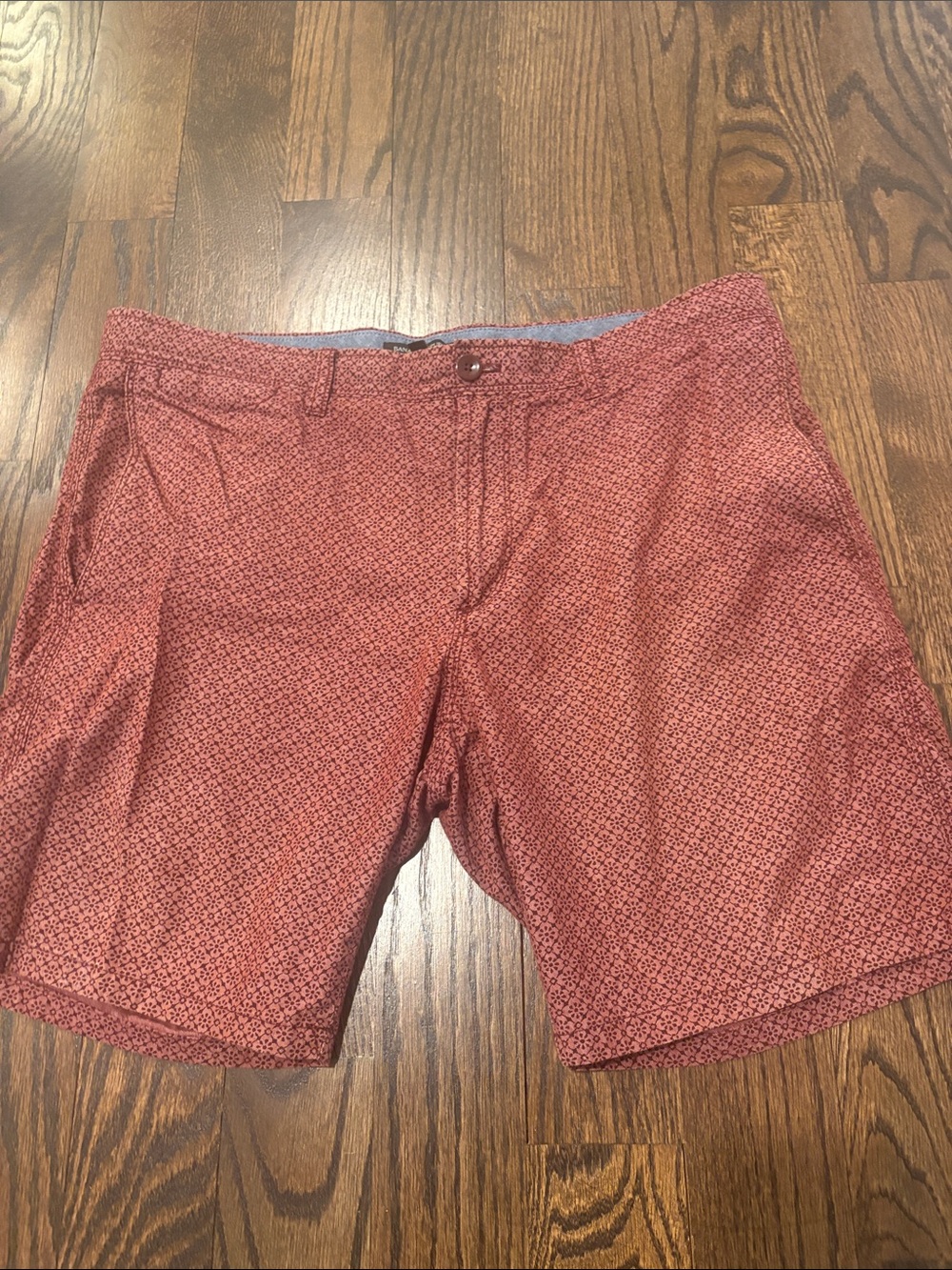Banana Republic Men's Aiden Printed Red Shorts Size 34